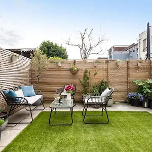Newly Renovated Victorian House With Free Parking Holiday home