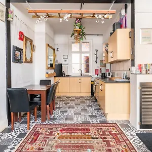 Hideaway In The Centre Of Apartment