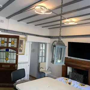 One Bedroom In Heart Of Apartment